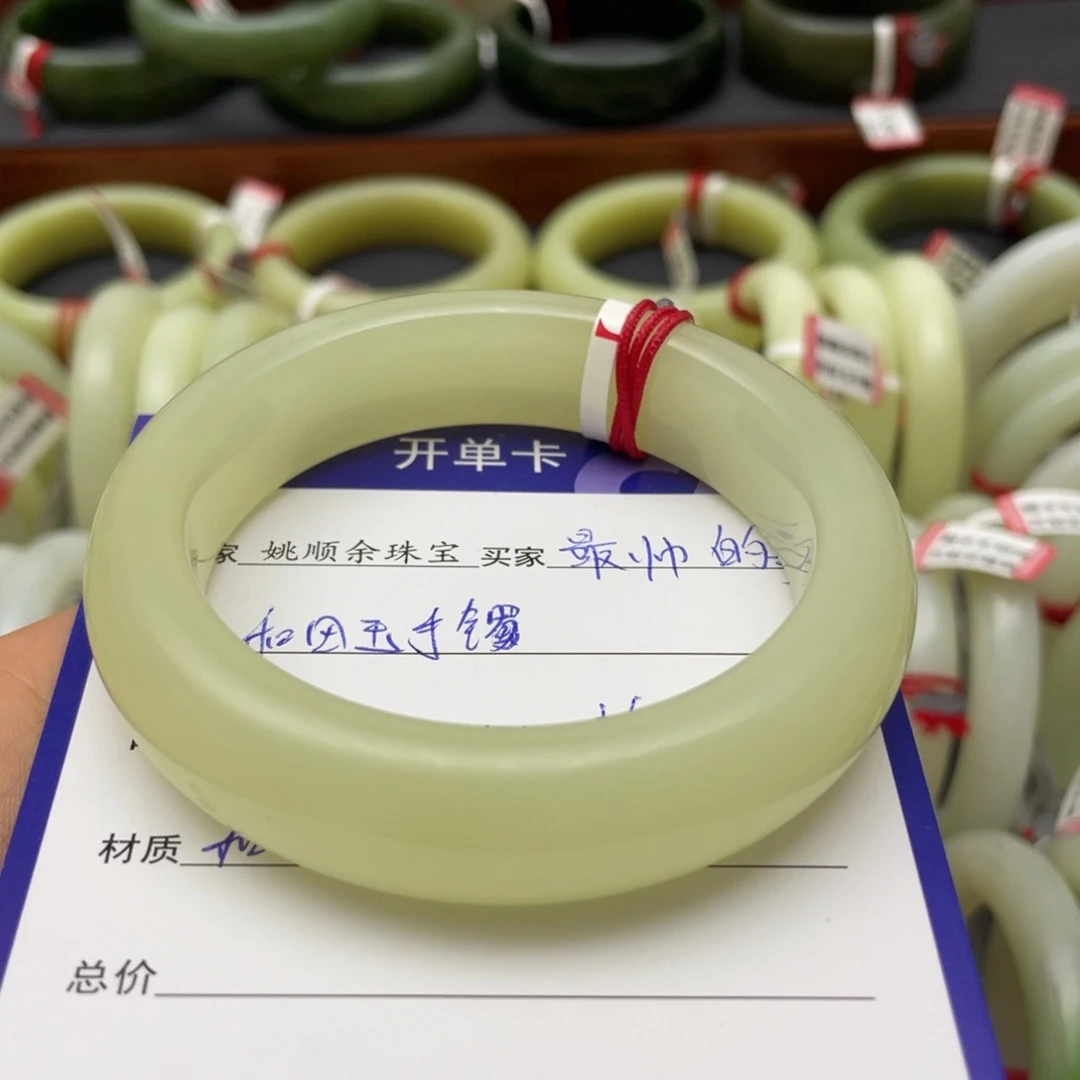 和田玉手镯未镶嵌最**哥
