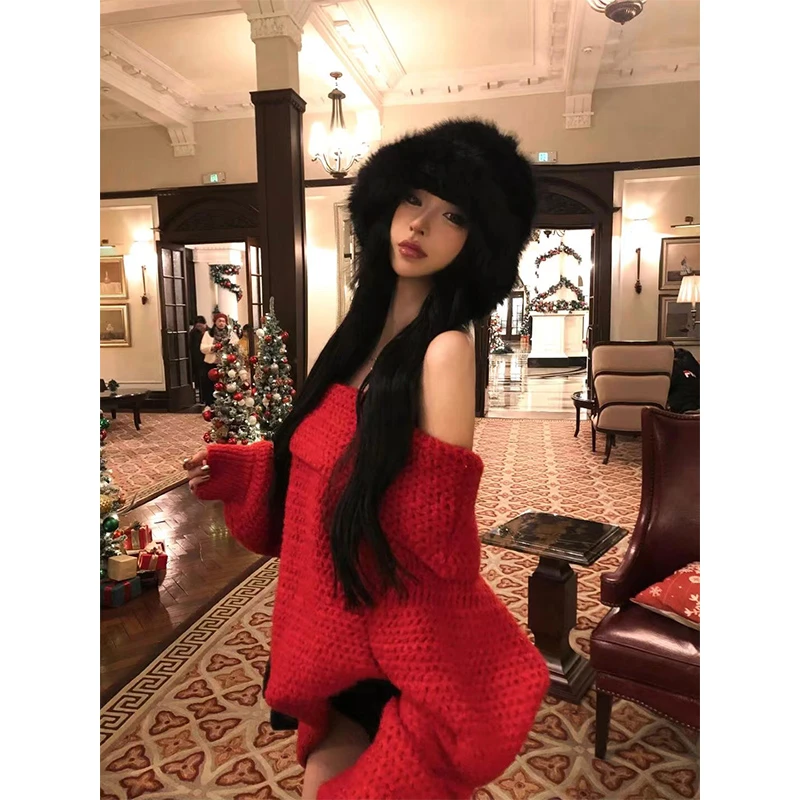 2024冬季新款纯欲甜美风一字肩宽松长袖针织上衣女配高腰显瘦短裤