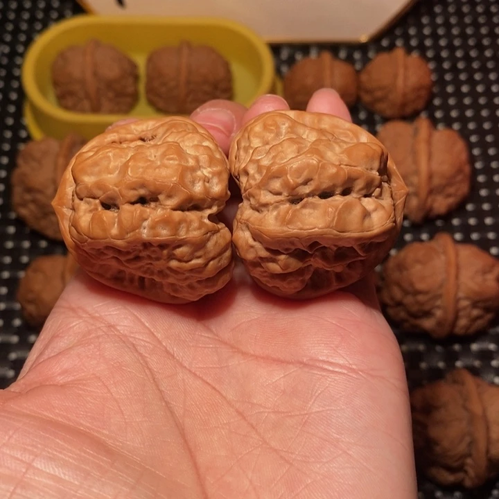 把件文玩核桃四开细腰大八腿