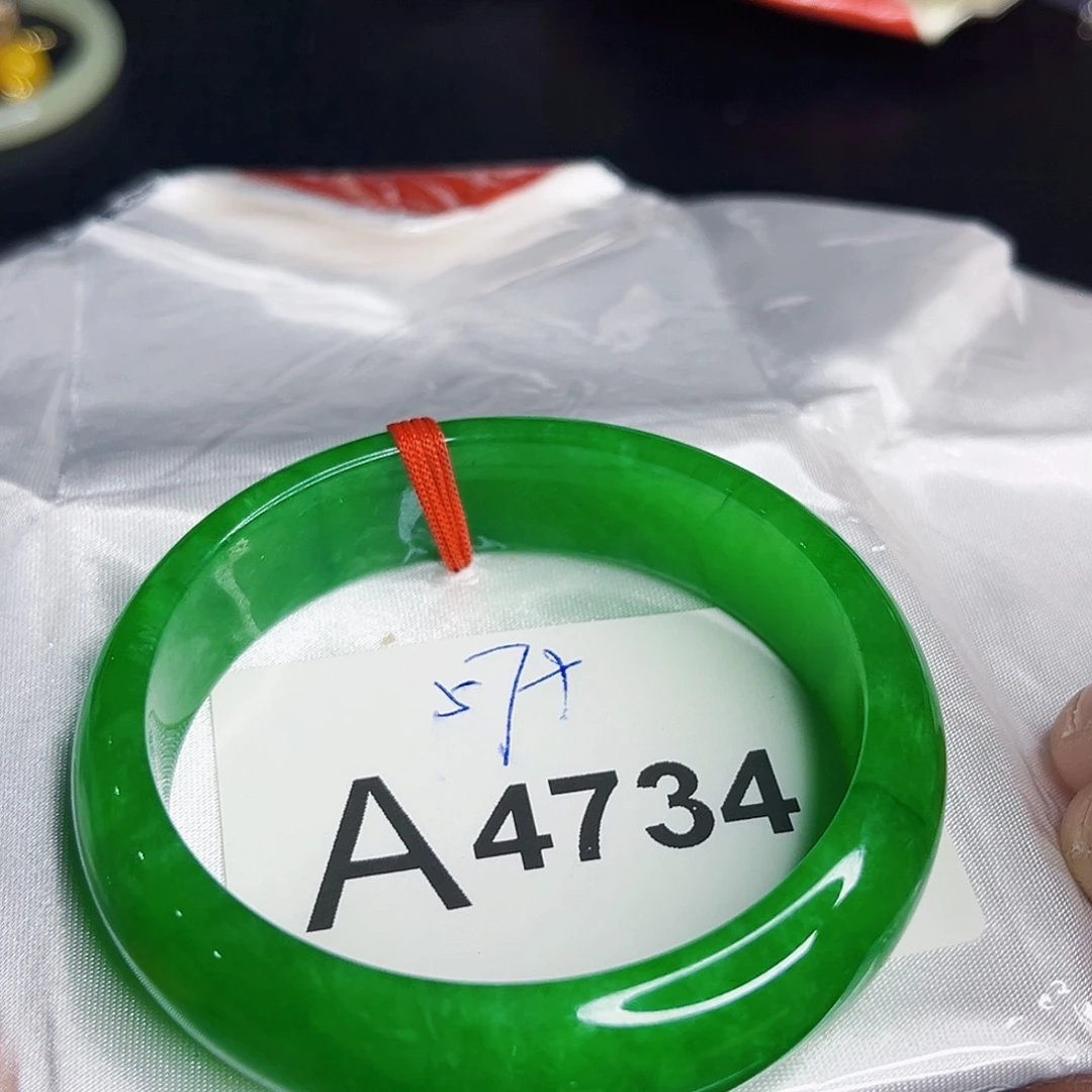 翡翠手镯未镶嵌微瑕