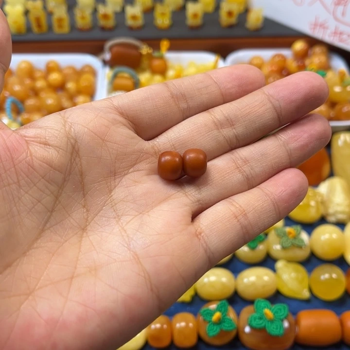琥珀未镶嵌裸石卡9加老蜡橘皮墩一对