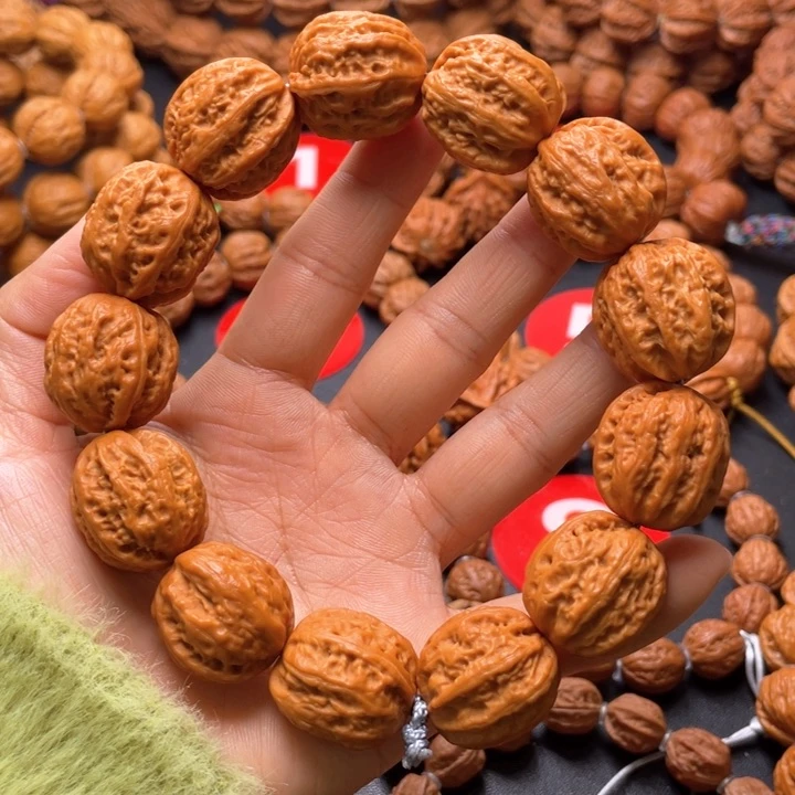 文玩核桃吊坠蜡皮方墩