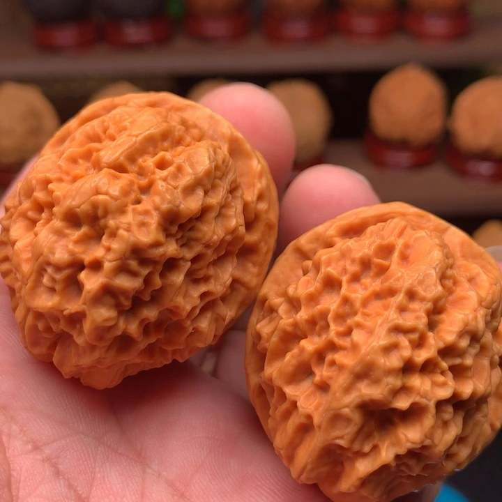 文玩核桃吊坠暴雪