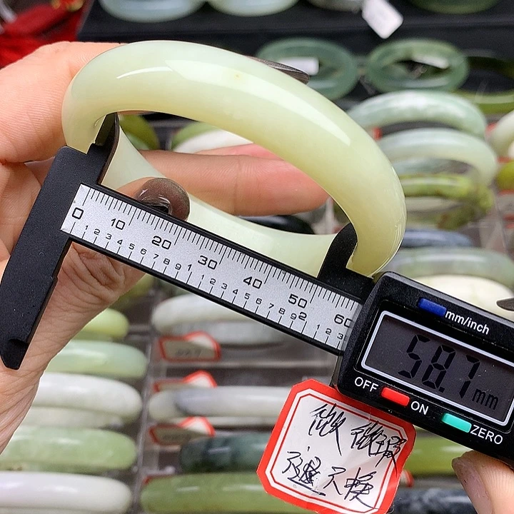 蛇纹石玉手镯未镶嵌257