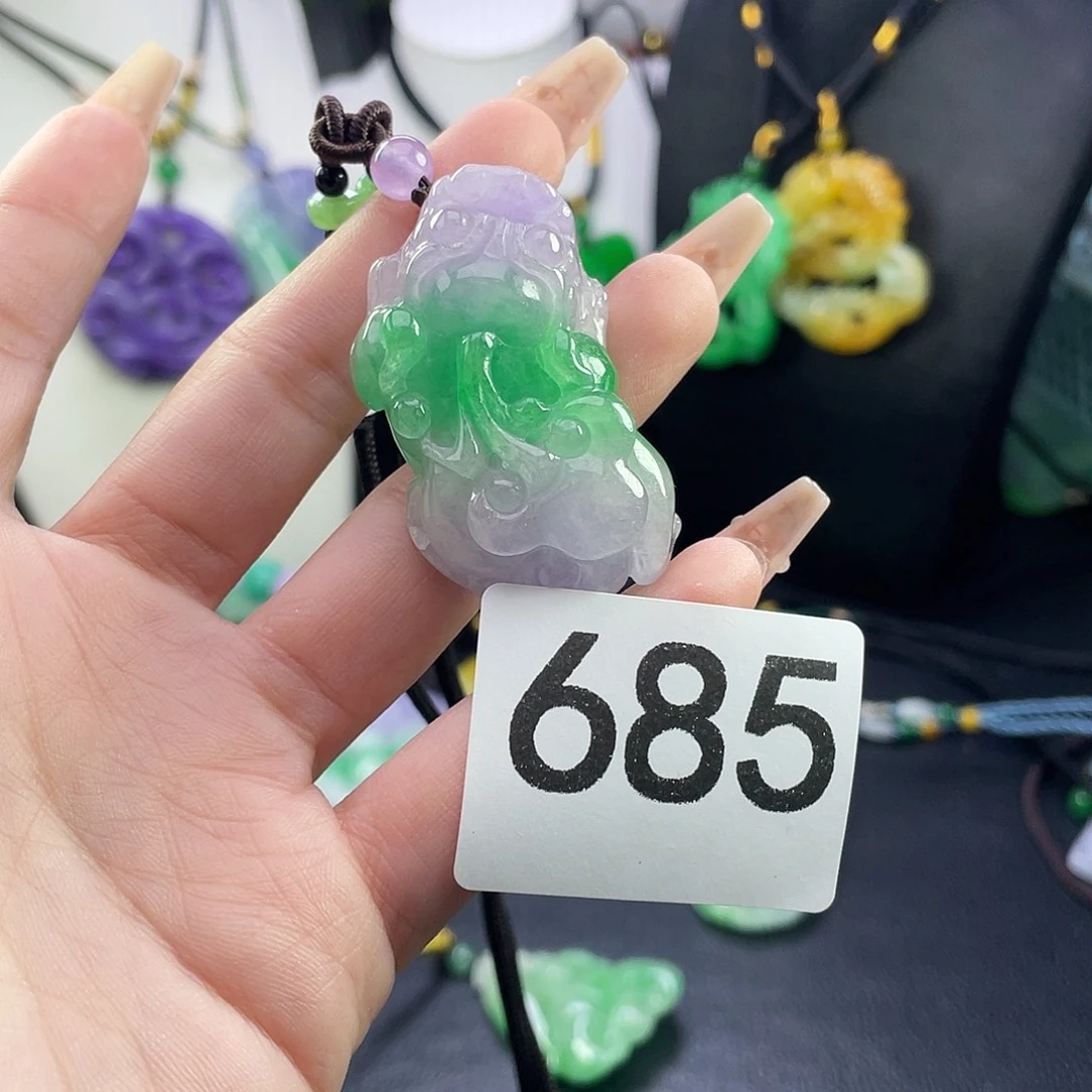 翡翠未镶嵌吊坠(赠链)