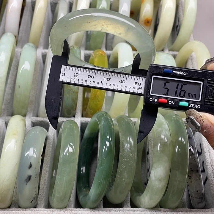 蛇纹石玉未镶嵌手镯245