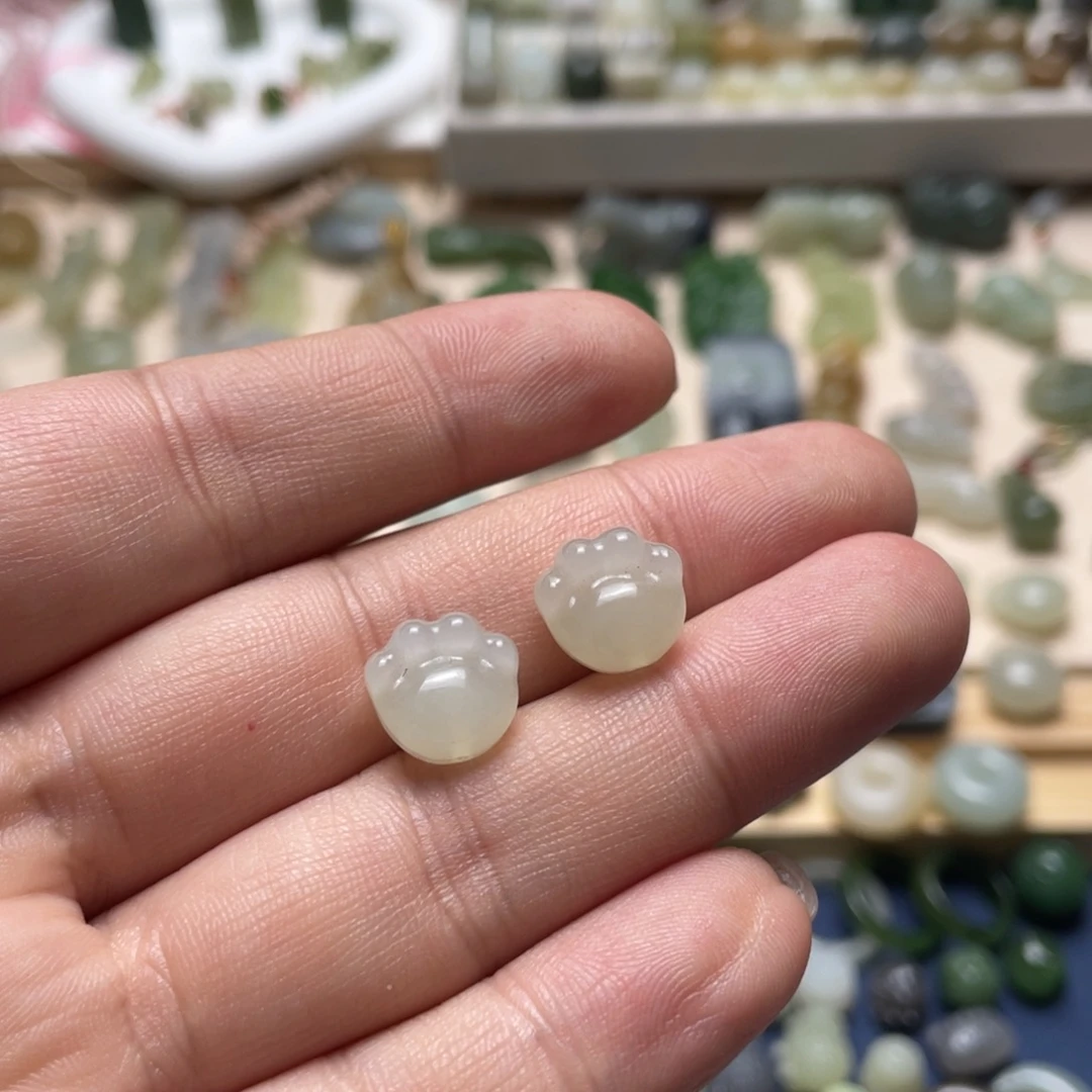 和田玉未镶嵌颈饰一对