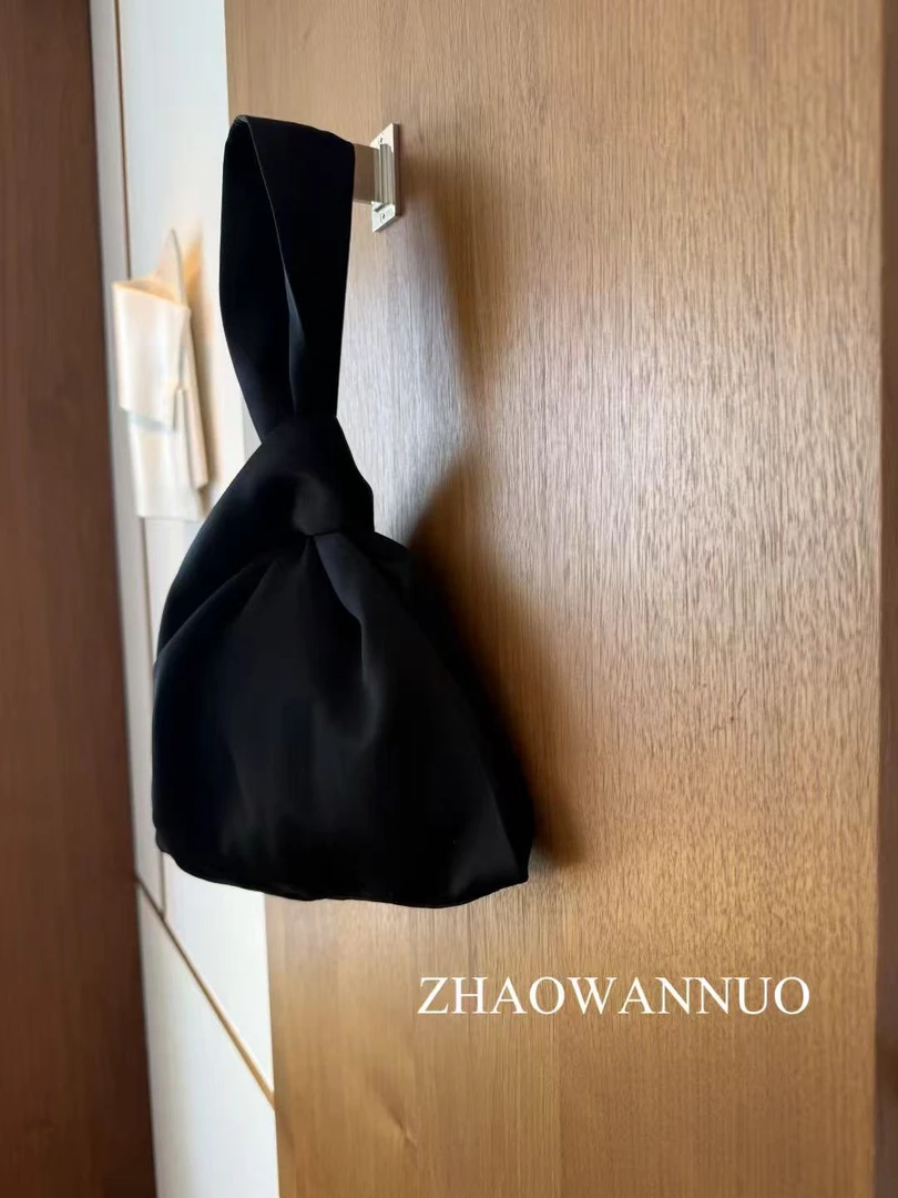 ZHAO WANNUO 丨黑红纯色设计感极简绸缎手提包NC0929