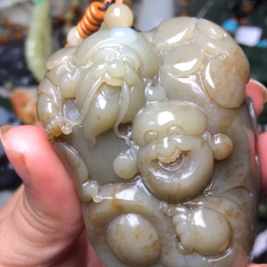 和田玉未镶嵌把件