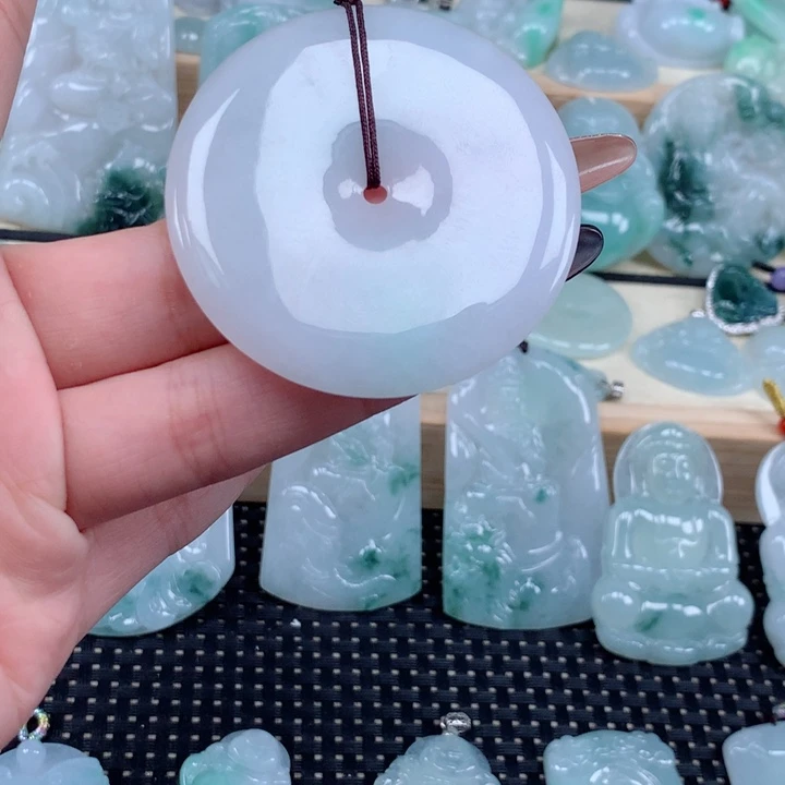 翡翠未镶嵌颈饰平安扣