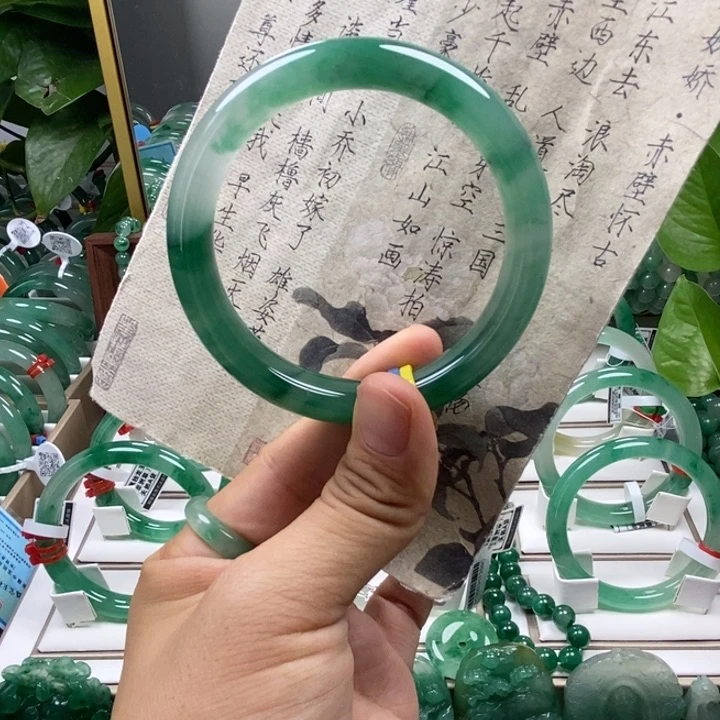 石英质玉手镯未镶嵌