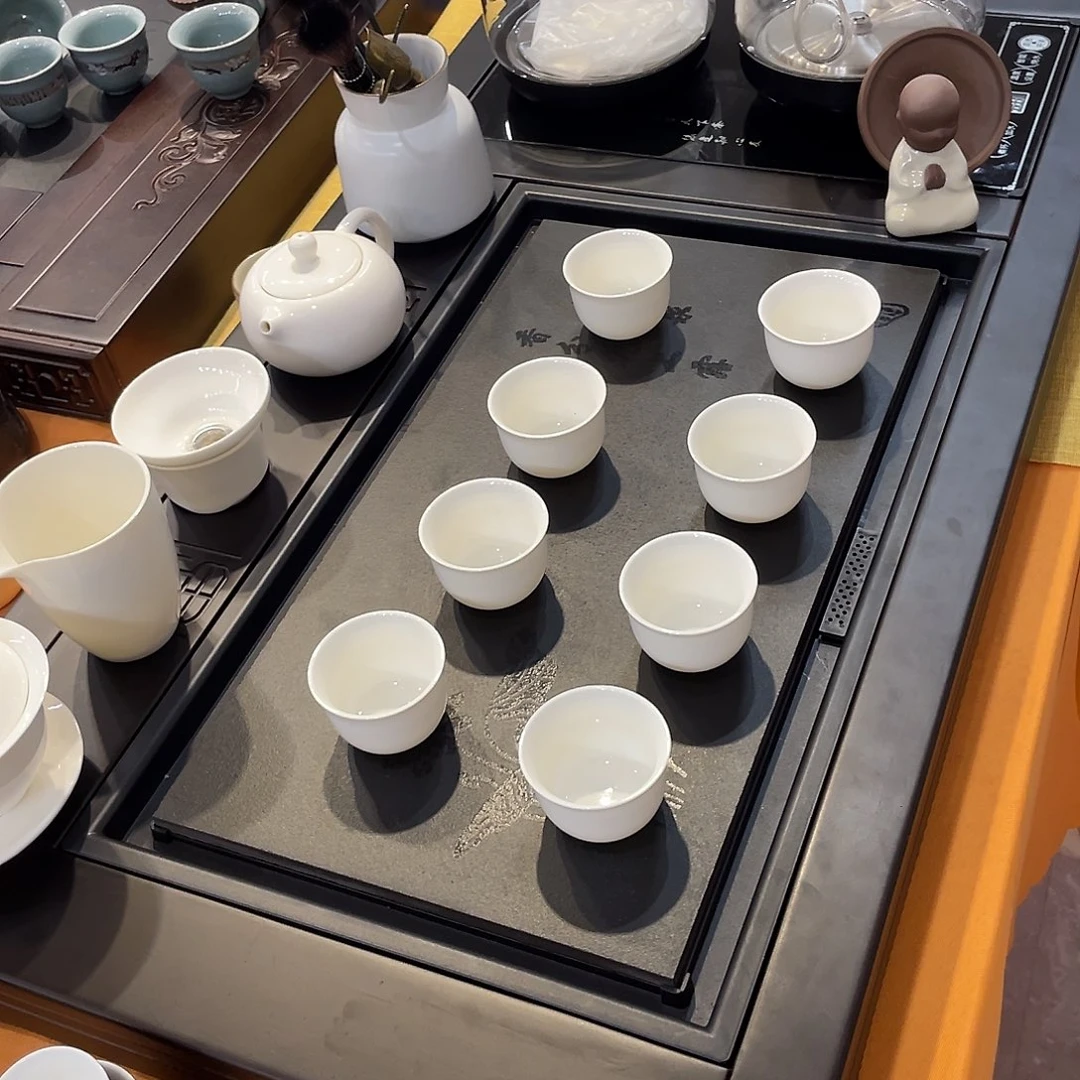 龙凤等几派代表的题词中均