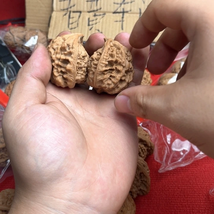 异性蛇头文玩核桃