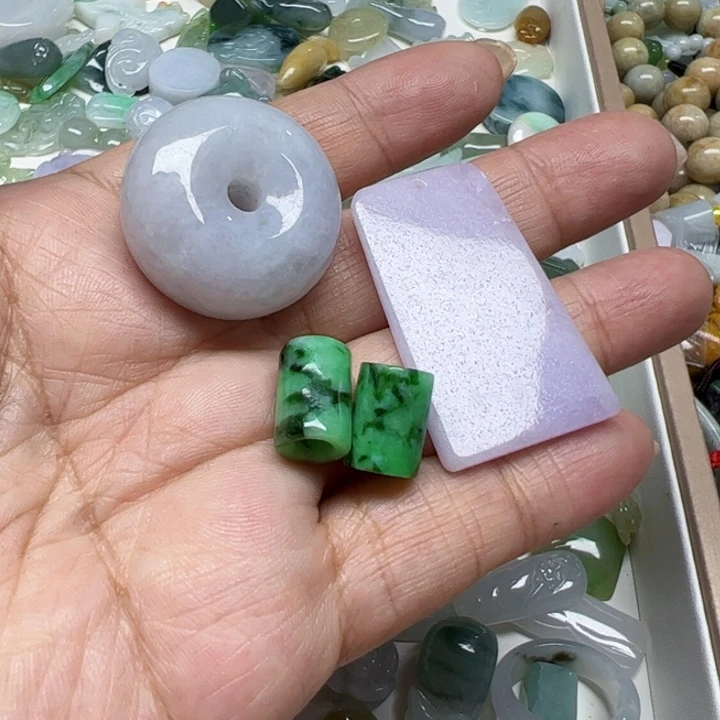 卡***姐翡翠未镶嵌颈饰天然翡翠061