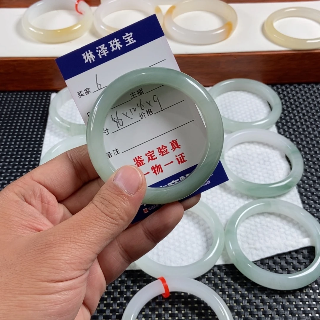 帜***石英质玉未镶嵌手镯6