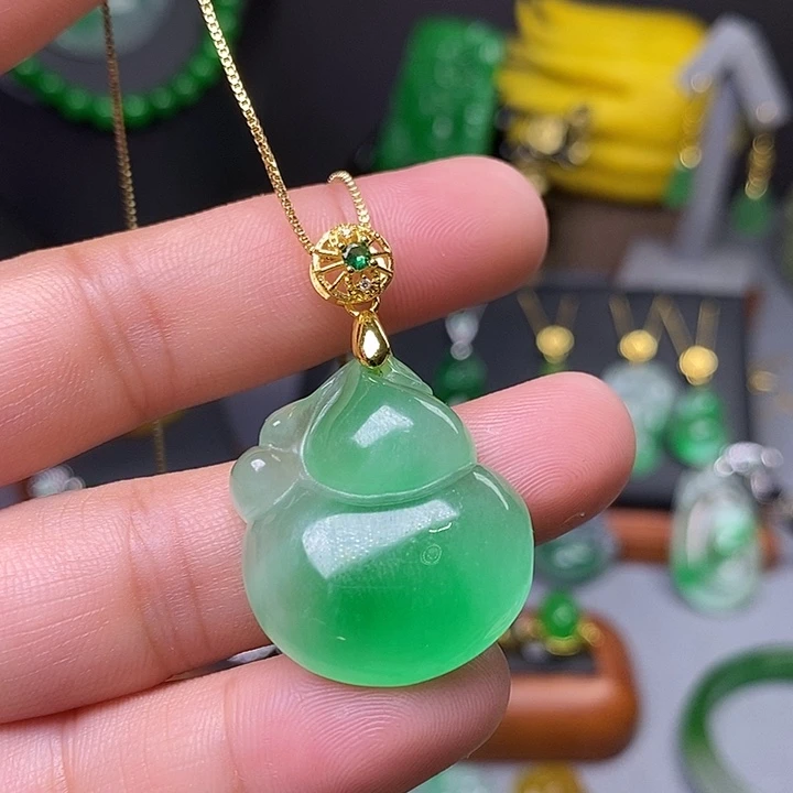 吊坠(赠链)未镶嵌翡翠