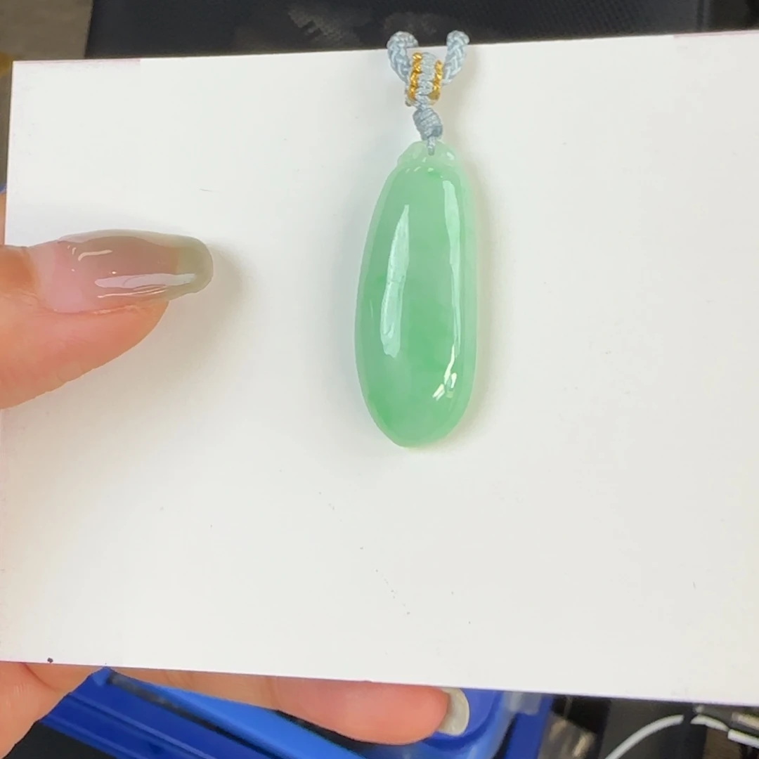 翡翠未镶嵌颈饰满绿福瓜