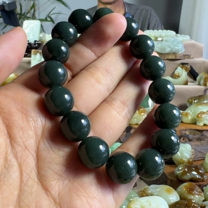 颈饰未镶嵌和田玉（糖玉）