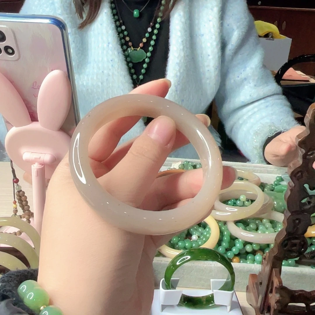 密玉（石英质玉）未镶嵌颈饰57。58