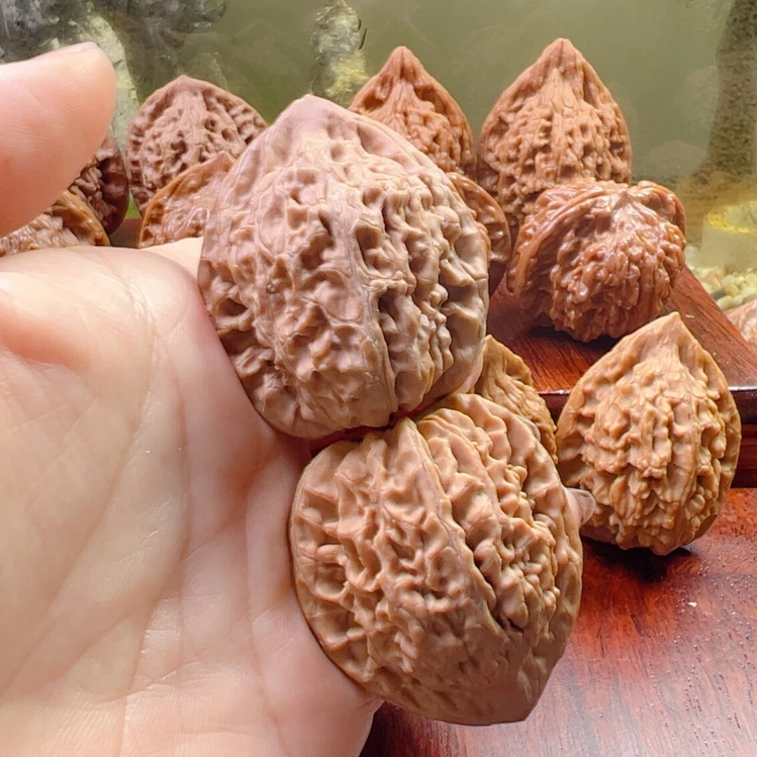 核桃鱼籽纹手把件