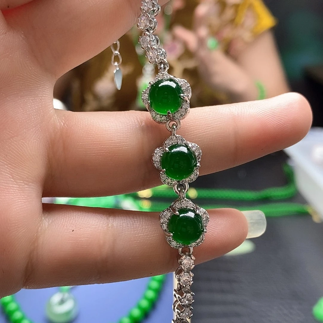 翡翠未镶嵌颈饰手链