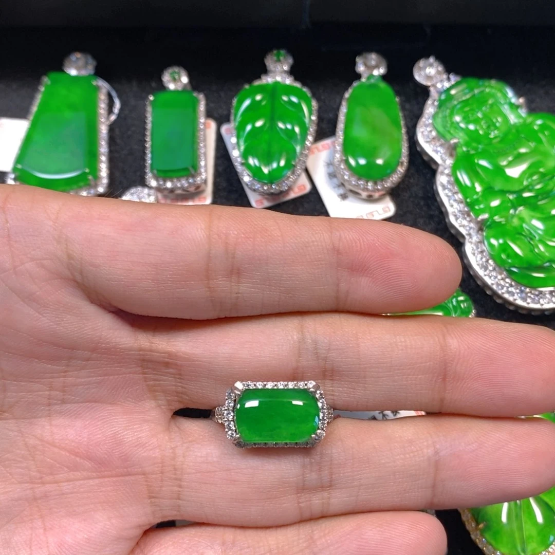 颈饰银S925镶嵌翡翠马鞍戒指