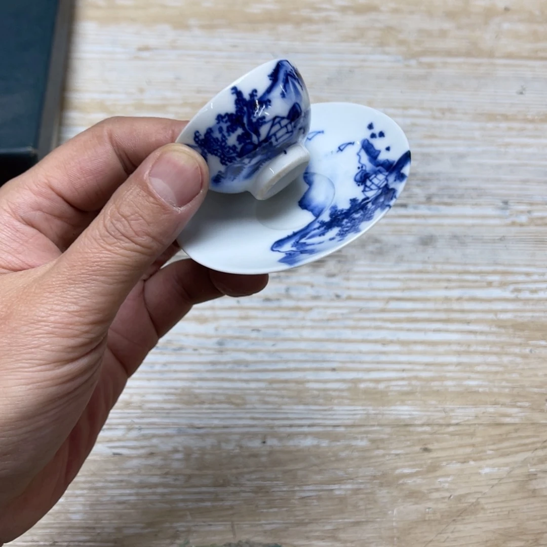 瓷片k*m密密麻麻地排列着一个