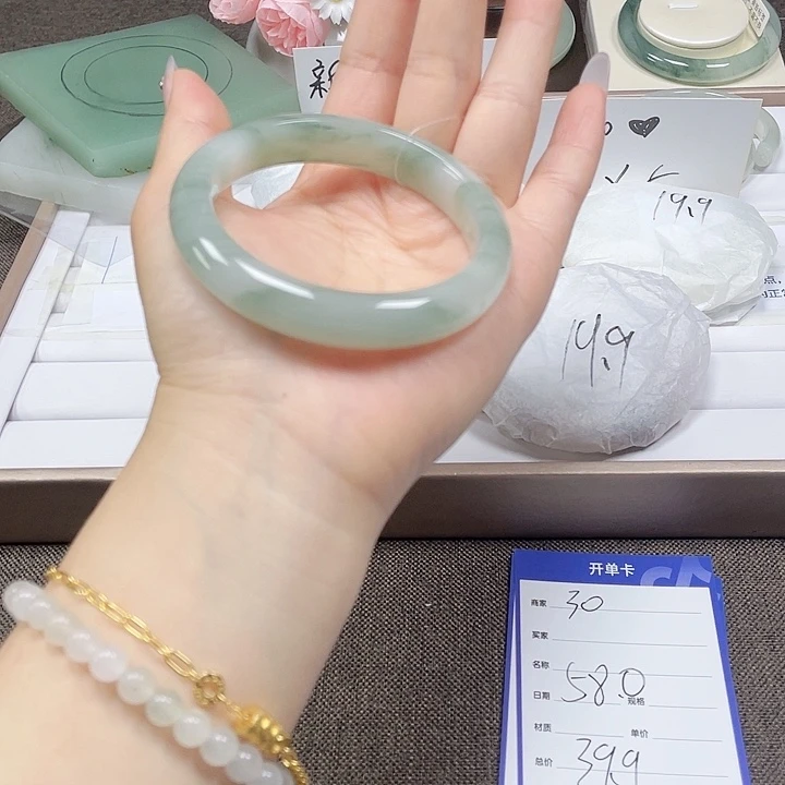 石英质玉手镯未镶嵌30/58.0