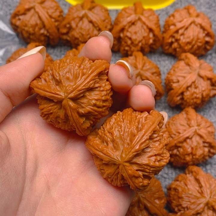 Q***Q吊坠文玩核桃核桃