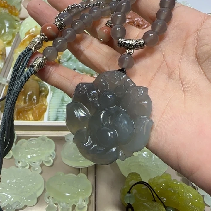 蛇纹石玉吊坠未镶嵌