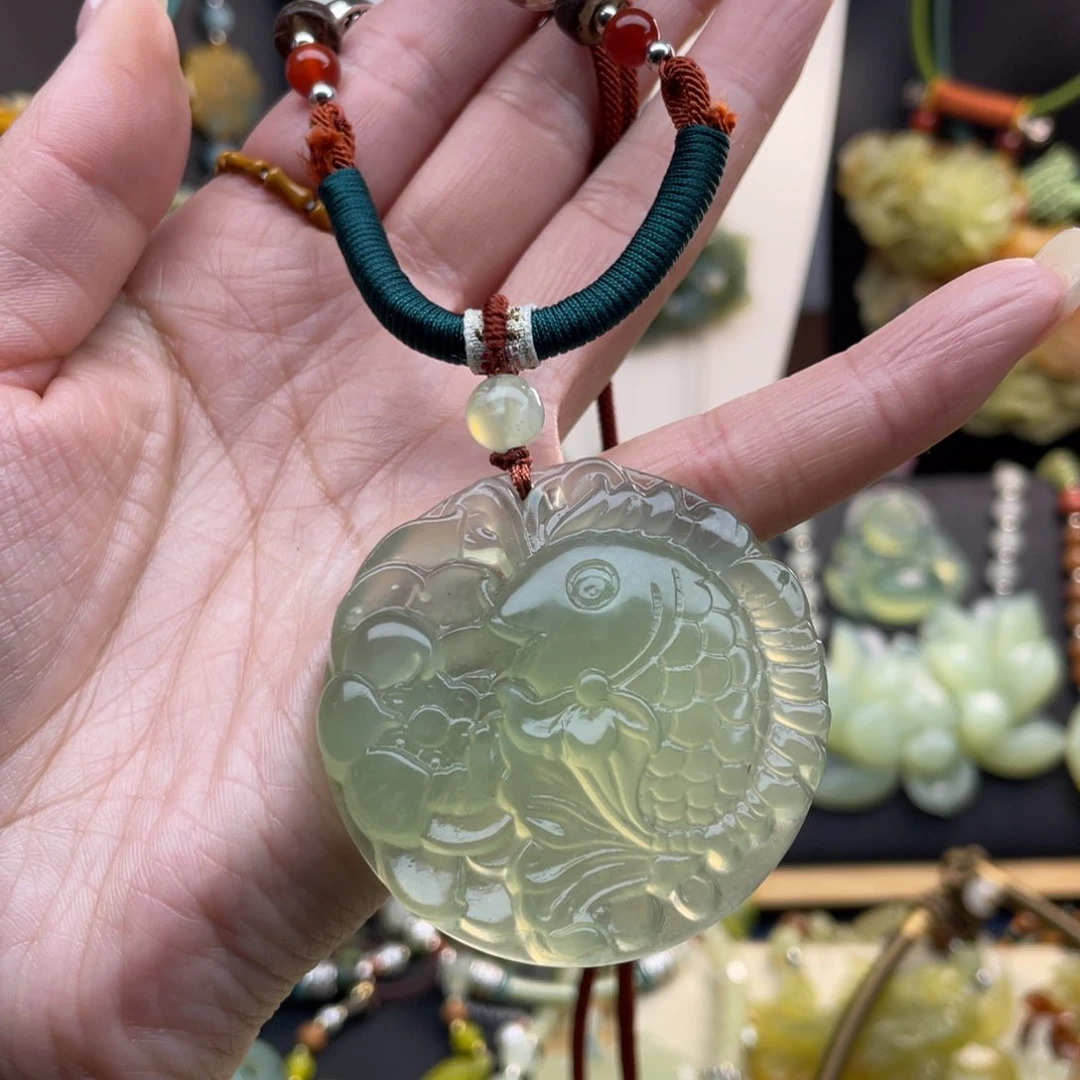 蛇纹石玉未镶嵌颈饰