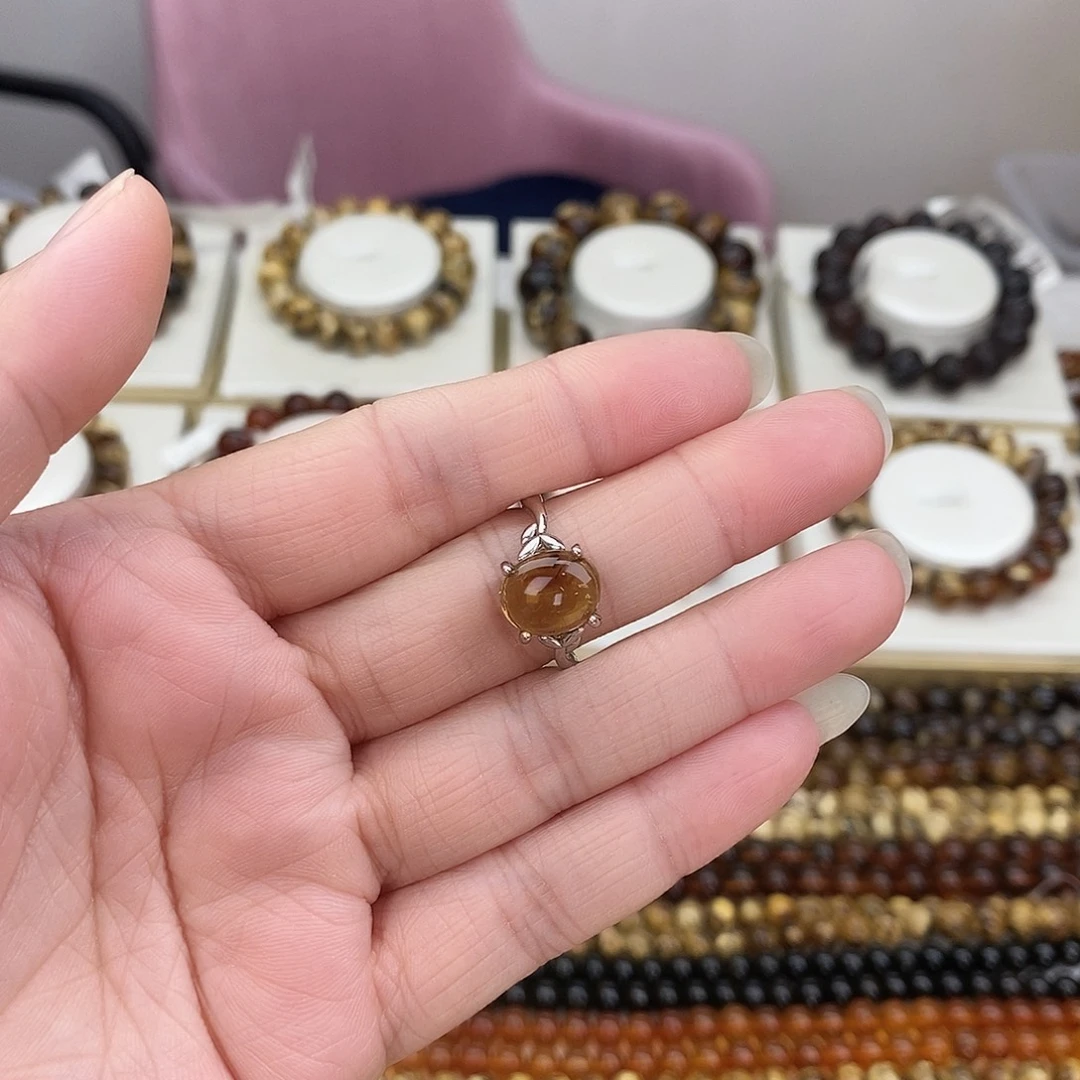 琥珀未镶嵌裸石琥珀