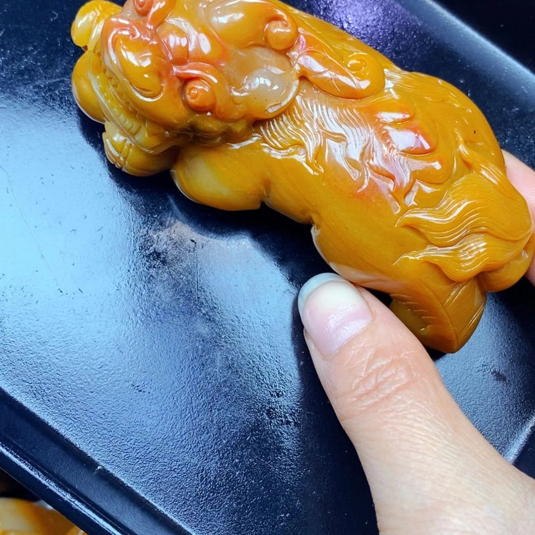 未镶嵌石英质玉（黄龙玉）颈饰