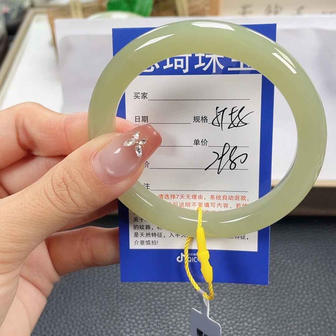 和田玉未镶嵌手镯