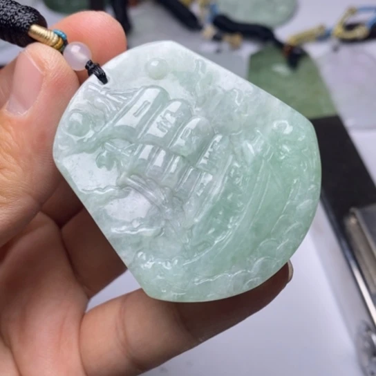 翡翠未镶嵌颈饰翡翠