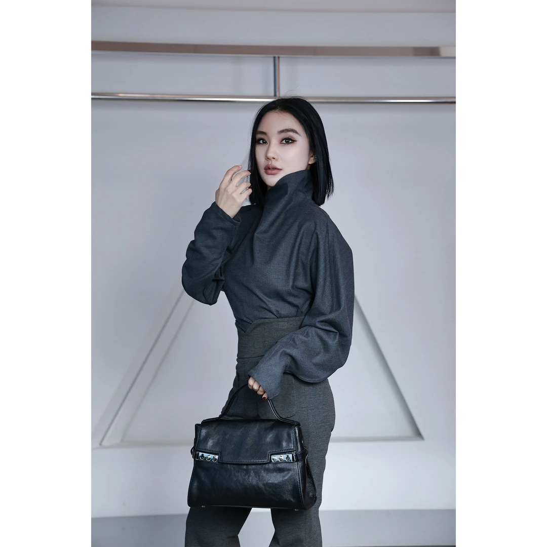 【妙妙精选】HUANGNAJI斜立领长袖时尚气质设计感上衣3186