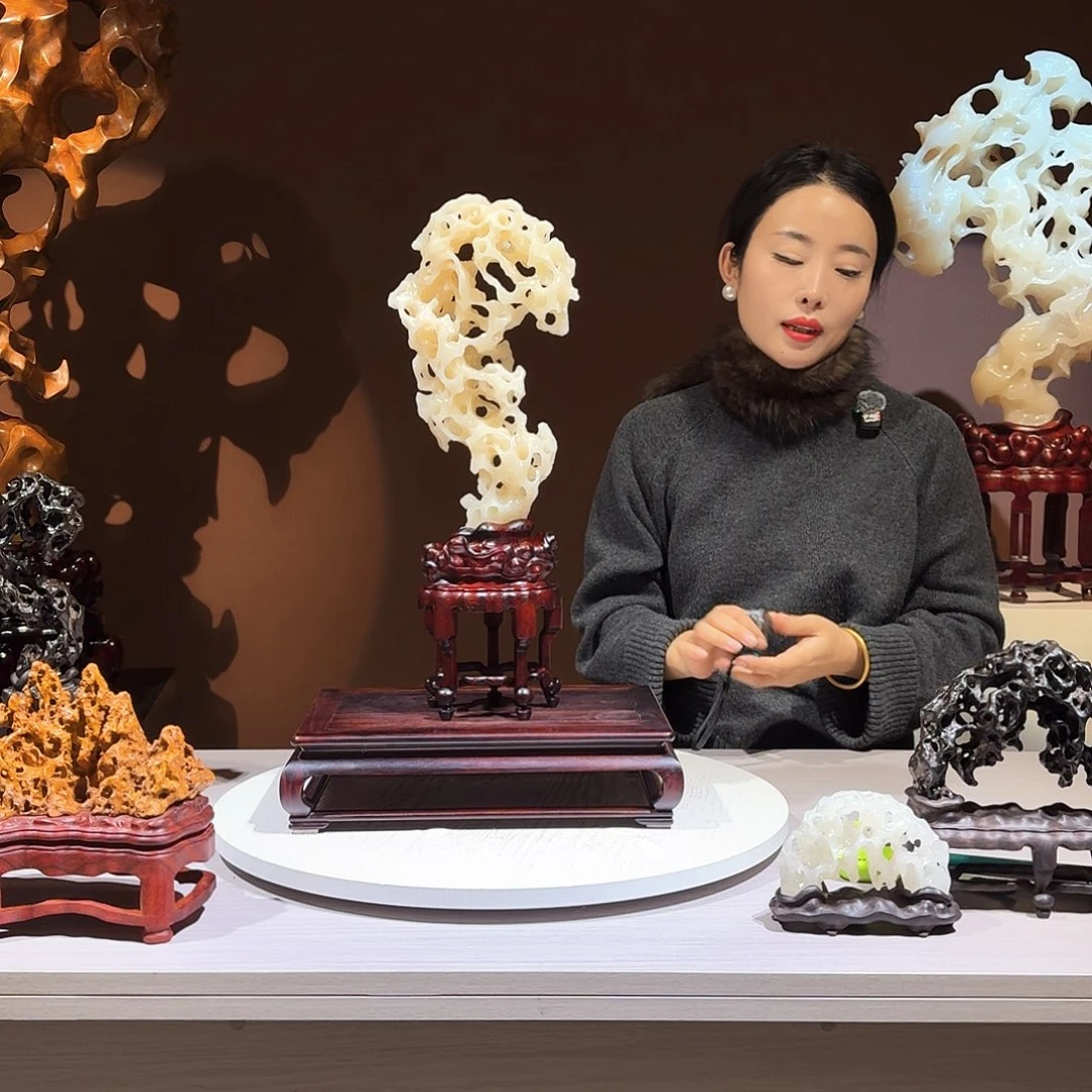 牛*任太湖石摆件，高45宽16