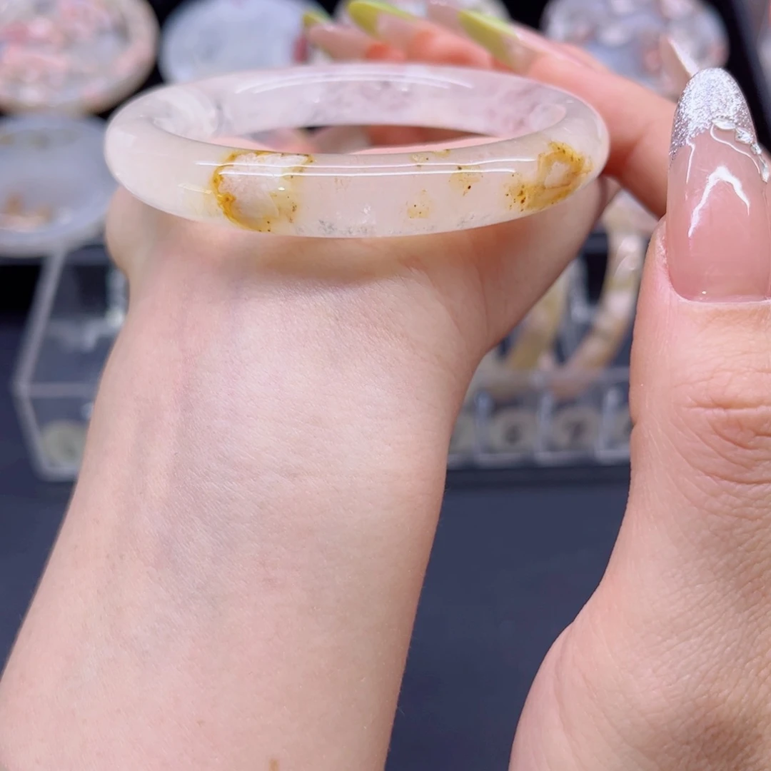 玛瑙/玉髓手镯未镶嵌55