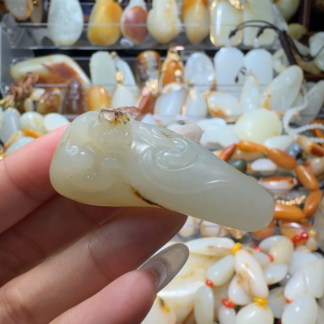 .***.和田玉未镶嵌颈饰