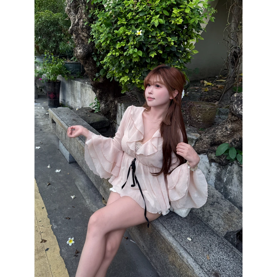 萌面侠【秋日仙女】温柔裸色荷叶边蕾丝抹胸长袖上衣5726B