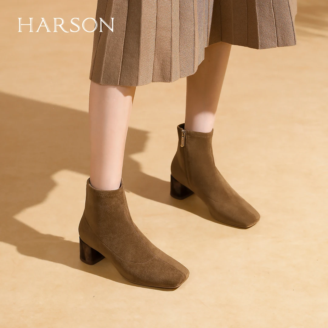 哈森优雅方头粗高跟时装靴瘦瘦靴显高显瘦女靴2025冬新款HA257702
