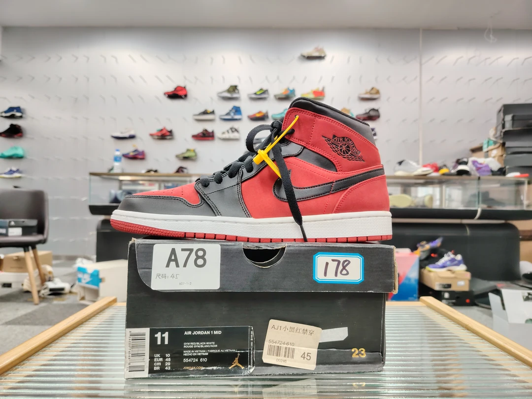 Nike aj1小黑红禁穿高帮 45码 全新原盒 A78 gui
