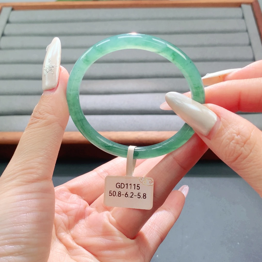 翡翠未镶嵌手镯天然
