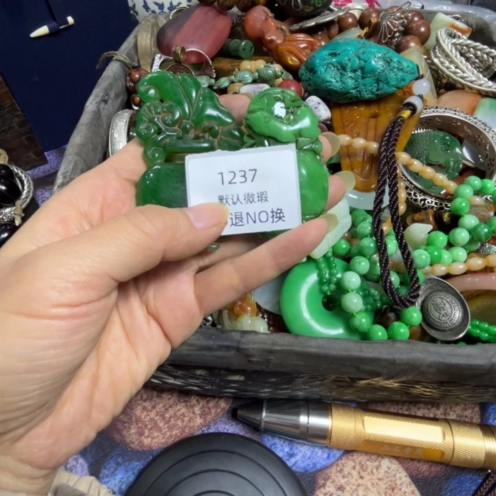 秦***衣菩提籽类工艺品1237