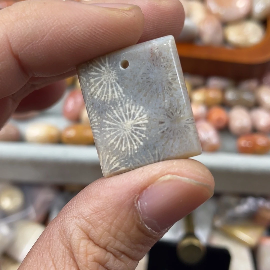 未镶嵌手镯硅化玉