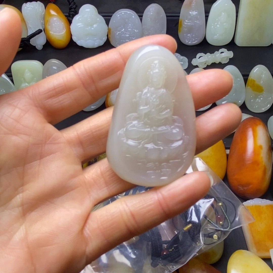 毛***豆和田玉未镶嵌颈饰