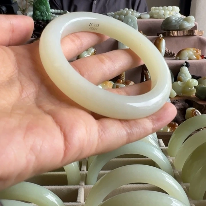 和田玉(糖玉)未镶嵌颈饰