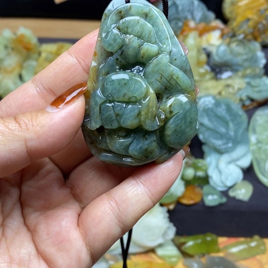 蛇纹石玉颈饰未镶嵌