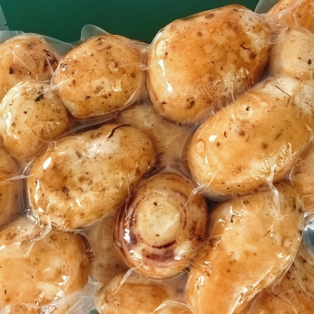 新鲜农家削皮芋子