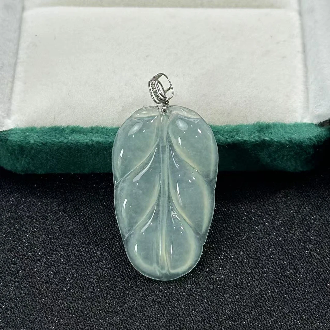 【睿泽鉴宝】18K翡翠叶子吊坠多样性发一 31*18*3 FZB-60303013